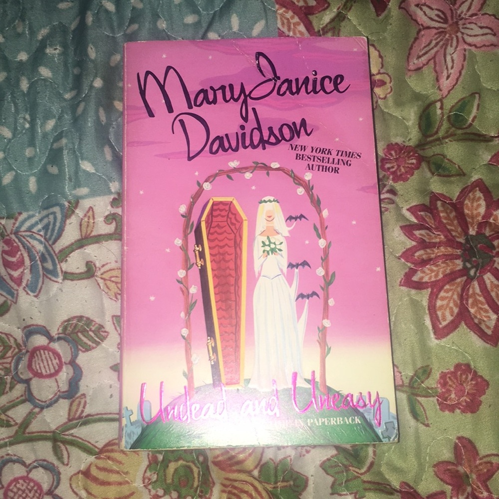 Undead and Uneasy, by Mary Janice Davidson